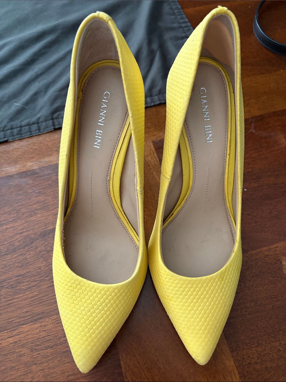 Gianni Bini Bright Yellow Textured Pointed-Toe Pumps 7.5
